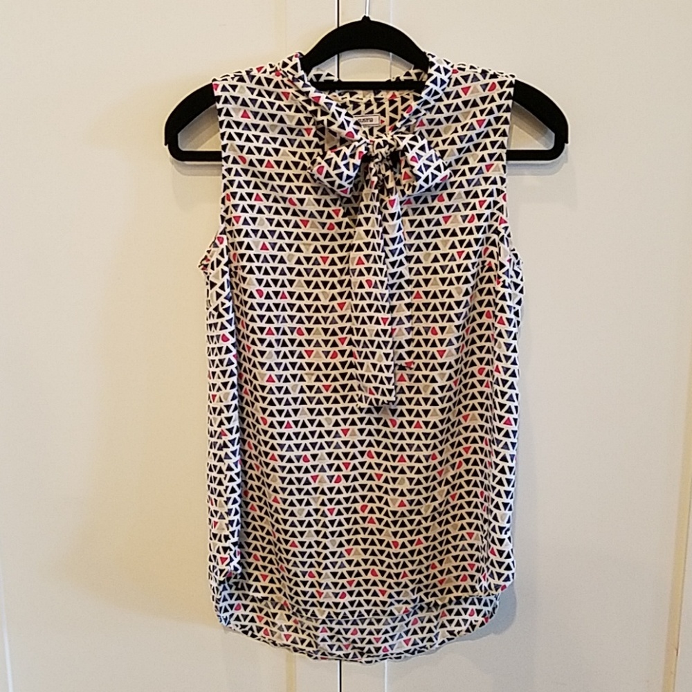 Sleeveless Flowy Blouse with feminine bow detail